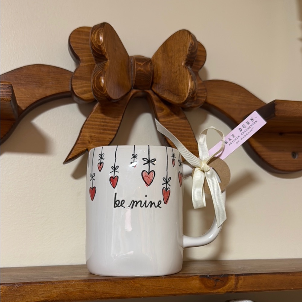 Rae Dunn “Be Mine” Heart Garland Mug - Picture 2 of 2